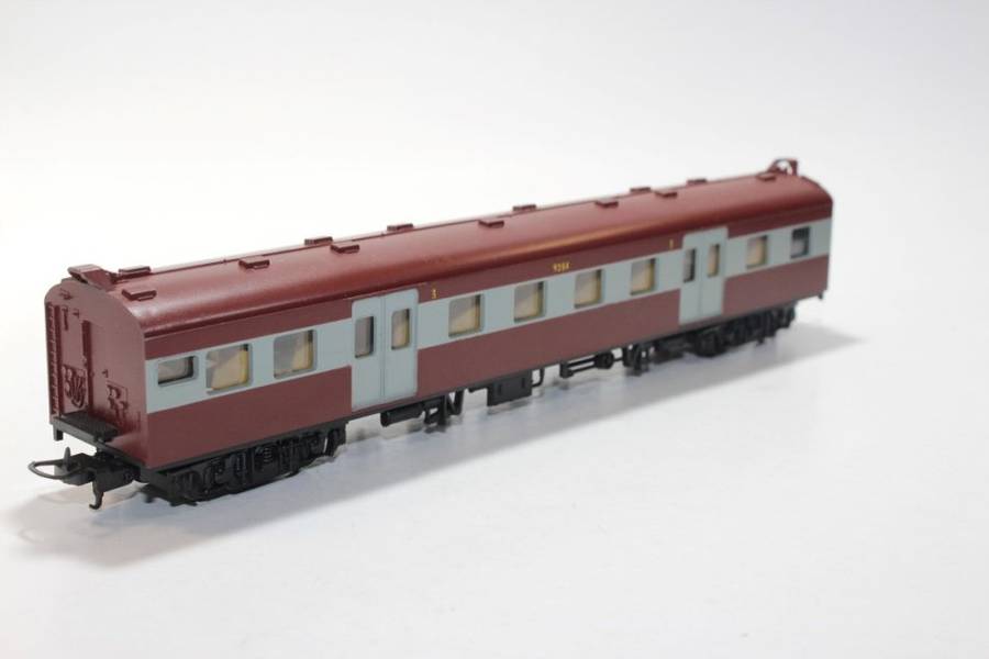 Lima : Suburban 1st Class Passenger Wagon (New & Boxed)