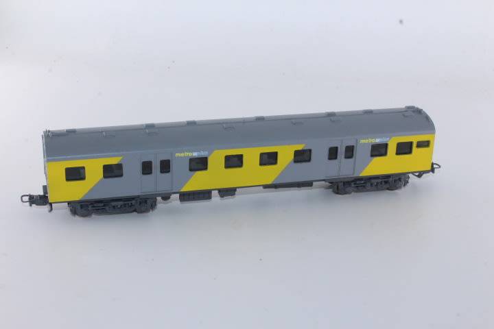 SARM: Metro Plus Suburban Passenger Coach (Lima Couplers)