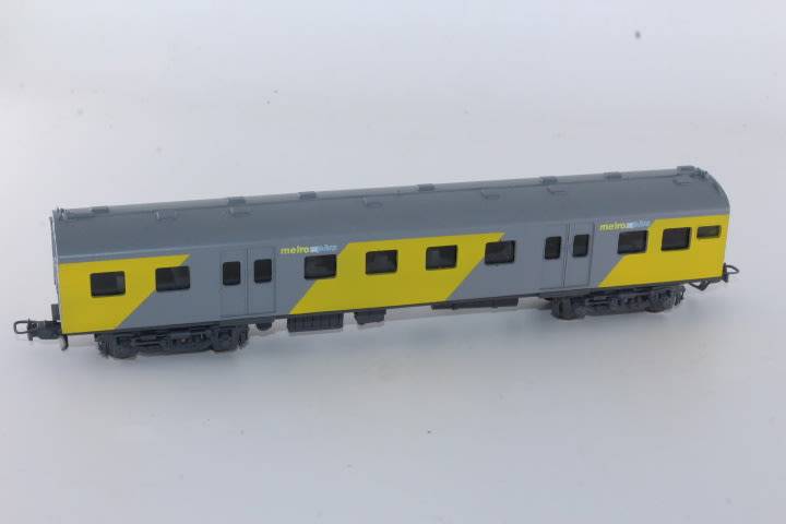 SARM: Metro Plus Suburban Passenger Coach (Lima Couplers)