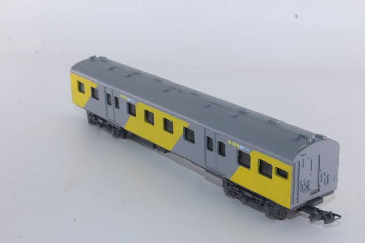 SARM: Metro Plus Suburban Passenger Coach (Lima Couplers)