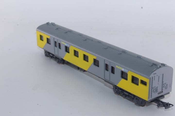 SARM: Metro Plus Suburban Passenger Coach (Lima Couplers)