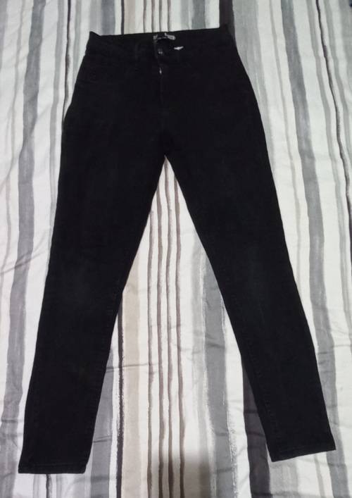 LADIES JEANS AND LEGGINGS  ON AUCTION