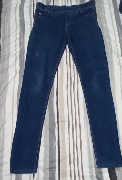 LADIES JEANS AND LEGGINGS  ON AUCTION
