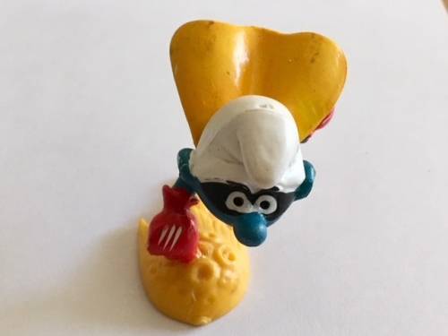 ### SUPERMAN SMURF ### GREAT COLLECTIBLE ### SCARCE SCHLEIGH PEYO ### BID NOW GREAT DEAL!! @@R1 #FSC