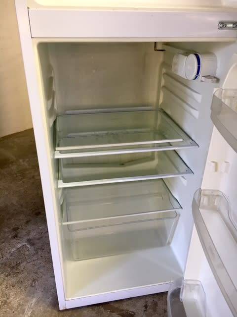 ## KIC FRIDGE & FREEZER SIZE MEDIUM ## GOOD & CLEAN CONDITION ## BARGAIN! COLLECTION RANDBURG ONLY!!