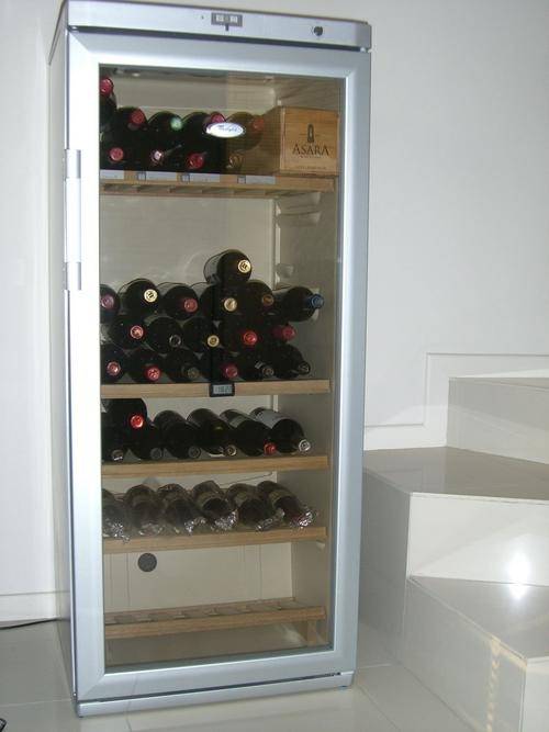 Whirlpool ARC 2040W - 88 bottle wine cooler