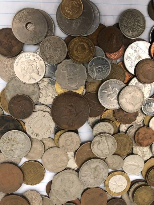 A Lot of 200 International coins: