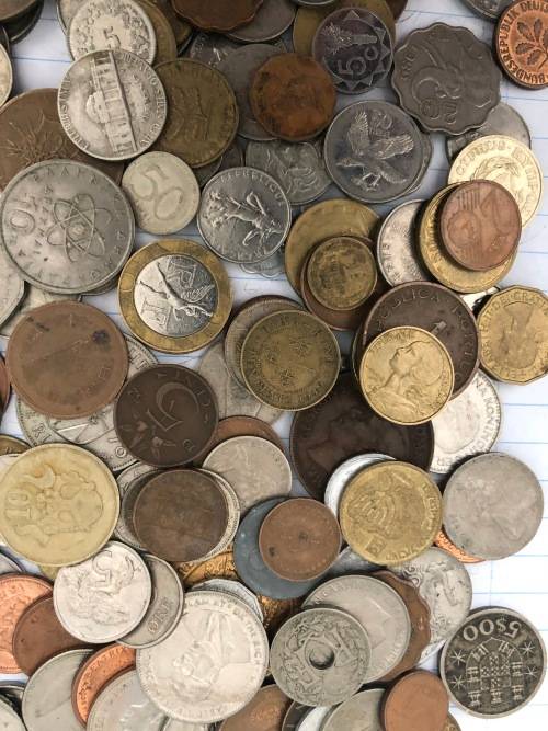 A Lot of 200 International coins: