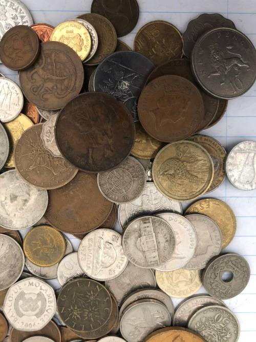 A Lot of 200 International coins: