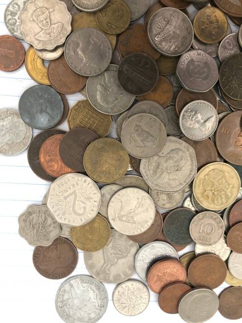 A Lot of 200 International coins: