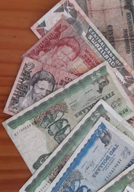 Huge African banknote collection ** Low R1 start - 27 banknotes