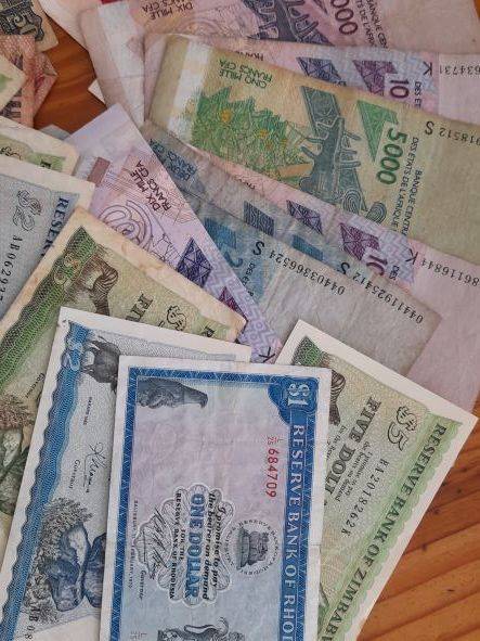 Huge African banknote collection ** Low R1 start - 27 banknotes