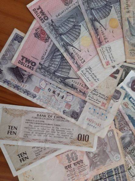 International Banknote collection - 16 banknotes - **low start R1