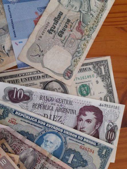 International Banknote collection - 16 banknotes - **low start R1