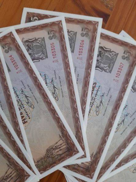 Rhodesia $5 banknotes - 10 consecutive serial numbers in amazing condition - **Amazing and rare find