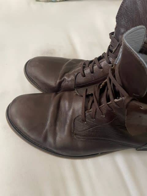 Levis Cedar boots chocolate UK10