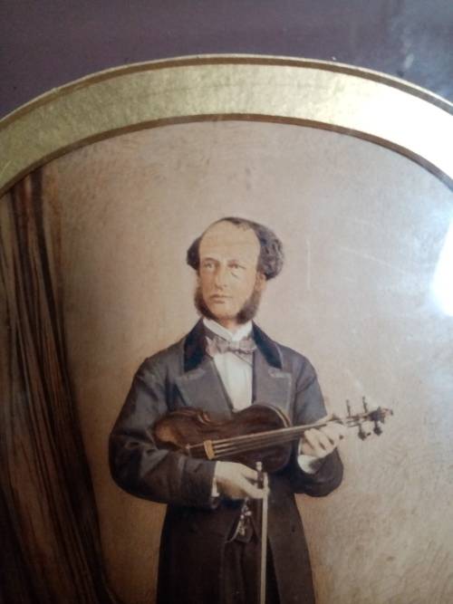 VERY OLD PORTRAIT OF A VIOLIN PLAYER BEHIND GLASS