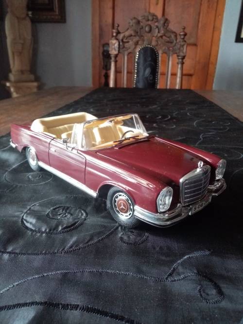 1966 MERCEDES BENZ BY MAISTO 1: 18 SCALE