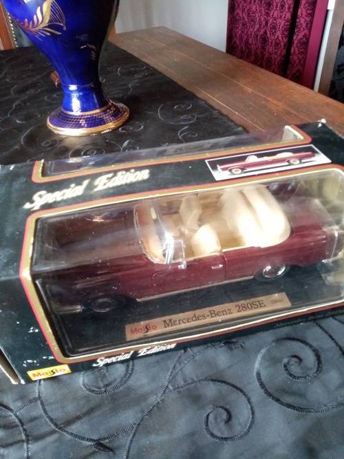 1966 MERCEDES BENZ BY MAISTO 1: 18 SCALE