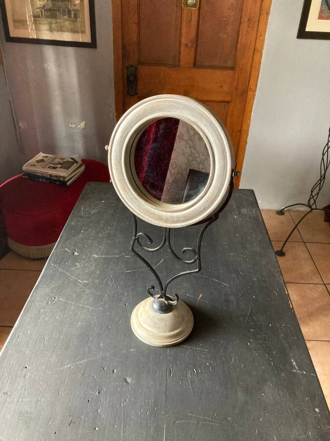 WOODEN MIRROR ON METAL AND WOODEN STAND