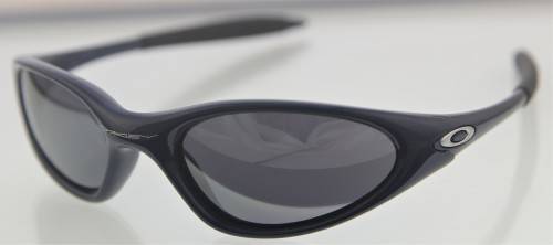 OAKLEY Sunglasses - Made in USA - R1 Start with NO Reserve