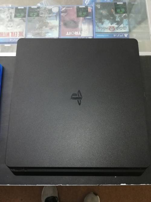 PS4 1TB SLIM CONSOLE + 1 CONTROLLER + 4 GAMES  (LIKE NEW, 4 MONTHS OLD)