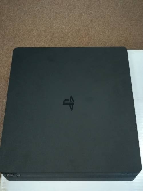 PS4 1TB SLIM CONSOLE + 1 CONTROLLER + 4 GAMES (LIKE NEW, 4 MONTHS OLD WITH GUARANTEE SLIP)