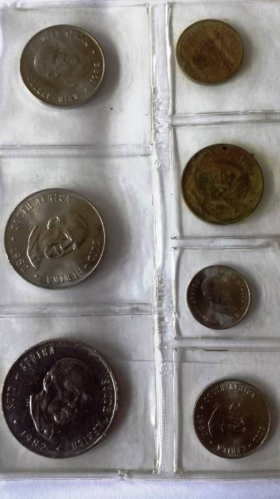 *UNCIRCULATED JOHN VORSTER 1982 FULL COIN SET - AS FROM S.A.MINT SCARCE. MINTAGE 10 000. ***