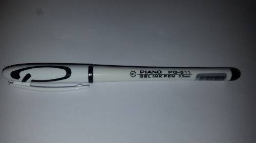 PIANO GEL INK PEN BLACK  BIDDING FOR 12 PENS
