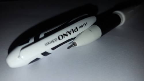PIANO GEL INK PEN BLACK  BIDDING FOR 12 PENS