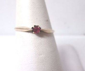Antique Ruby 10k gold ring
