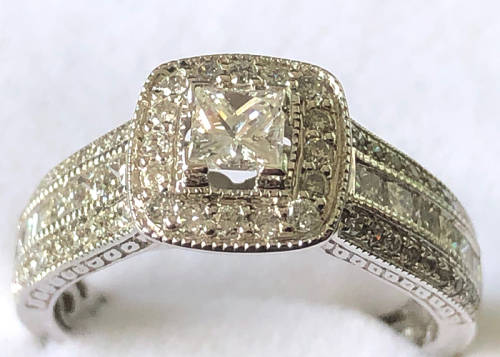 WHITE GOLD DIAMOND RING, 1.35 CT ROUND & PRINCESS CUT NATURAL DIAMONDS, BARGAIN