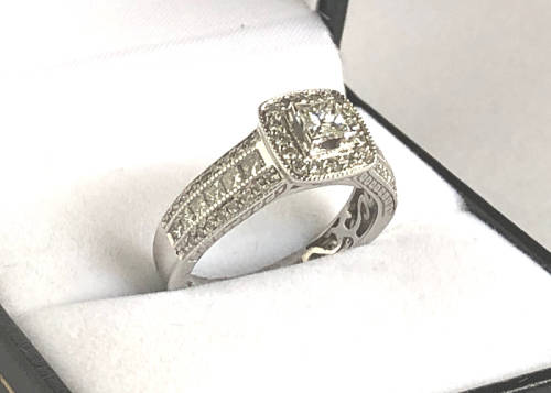 WHITE GOLD DIAMOND RING, 1.35 CT ROUND & PRINCESS CUT NATURAL DIAMONDS, BARGAIN