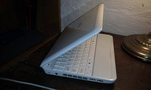 MSI U100 Netbook (mint condition - free postage + insurance)