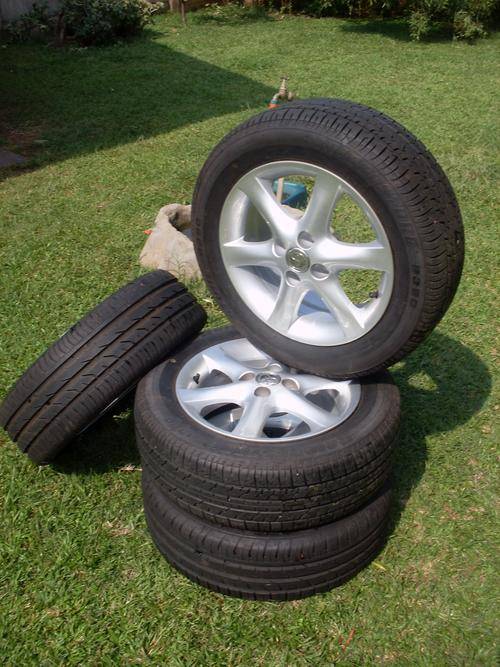 GENUINE TOYOTA 15" (RUNX) MAGS WITH TYRES