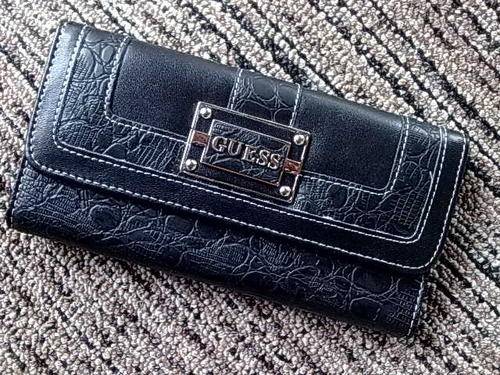 ENDS TONIGHT !!!  Guess Purse/Wallet