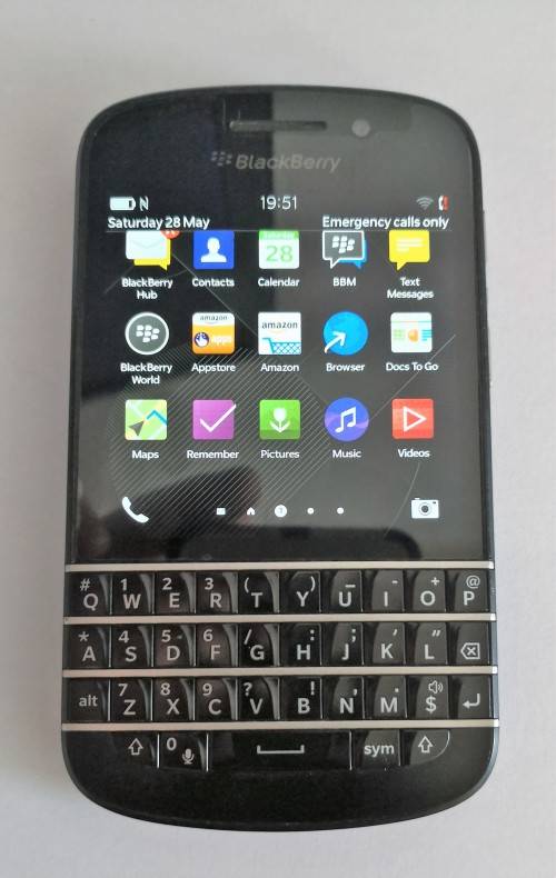 LIKE NEW Blackberry Q10 Cellphone with Pouch