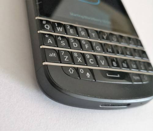 LIKE NEW Blackberry Q10 Cellphone with Pouch