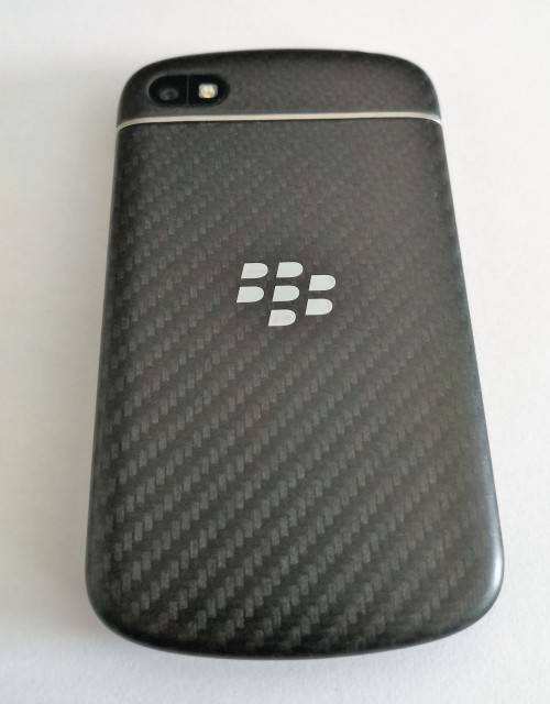 LIKE NEW Blackberry Q10 Cellphone with Pouch