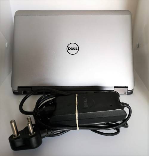 SUPER FAST !!!! Little Killer - Dell i7 Laptop - Very Fast - Pre Owned