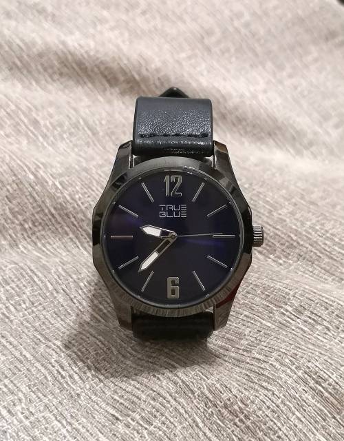 Wow !!! Like New Pre Owned Gents Designer Dress Watch !!!