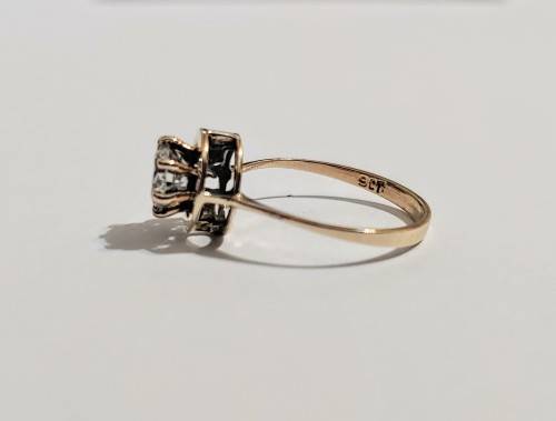 9ct Gold Vintage Handmade Solitaire Style Ring With White Gemstone