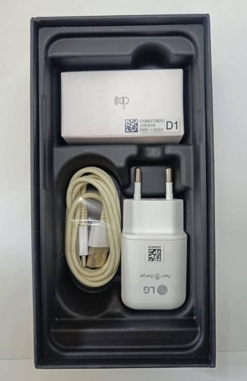 LG V40 ThinQ, Like New, 6 gig ram, 128gig, Local Stock, Blue, Complete with box!!