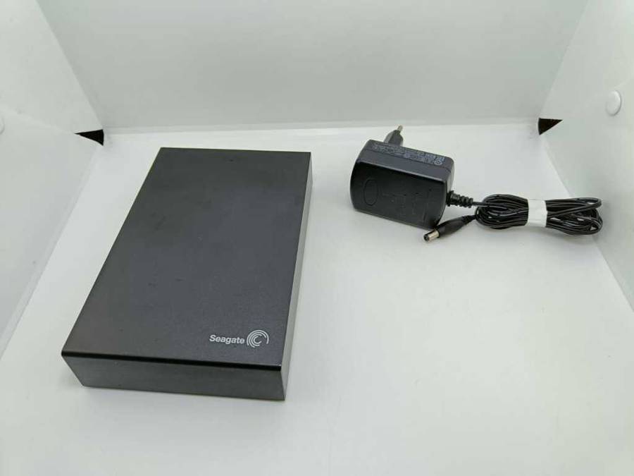 Wow!! Late Entry, 2 Terrabite 3.5`Samsung External Hard drive Storage with Power Cable as per pics