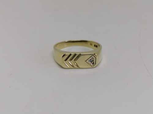 9ct Gold Gents Designer Handmade Wedding Ring. Size R