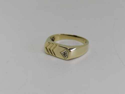 9ct Gold Gents Designer Handmade Wedding Ring. Size R
