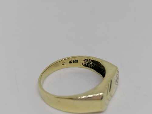 9ct Gold Gents Designer Handmade Wedding Ring. Size R
