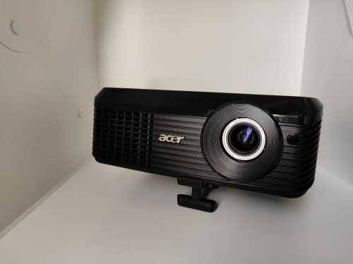 Acer Projector, with box and Cables and Manuals, Working 100% Hardly used, see full description