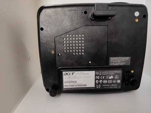 Acer Projector, with box and Cables and Manuals, Working 100% Hardly used, see full description