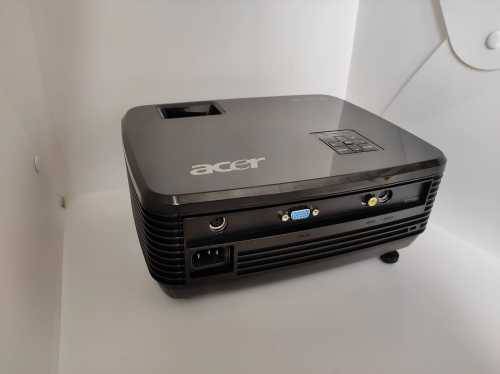 Acer Projector, with box and Cables and Manuals, Working 100% Hardly used, see full description
